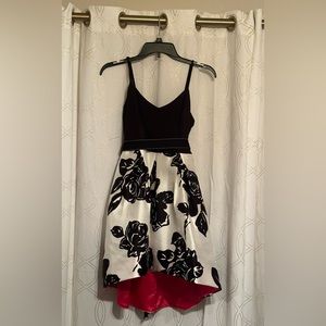 TeezeMe Black and white Floral High-low dress - size: 7/8
